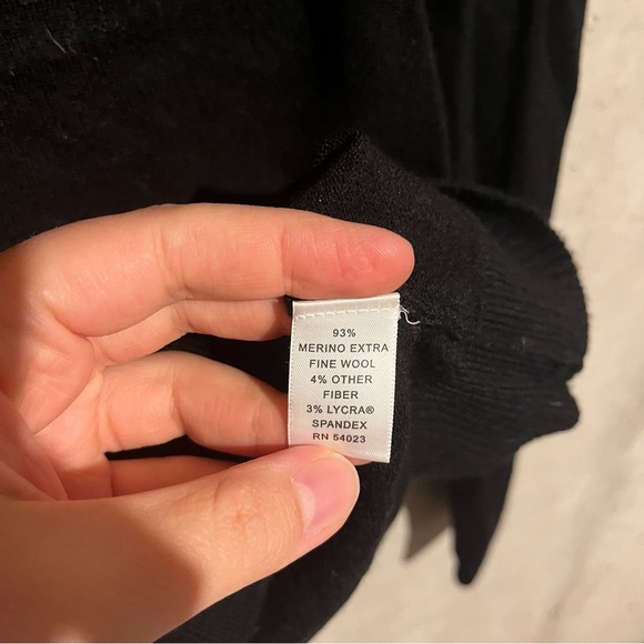 Banana Republic Black Sweater Woman's XS Extra Fine Merino Wool - Picture 3 of 6